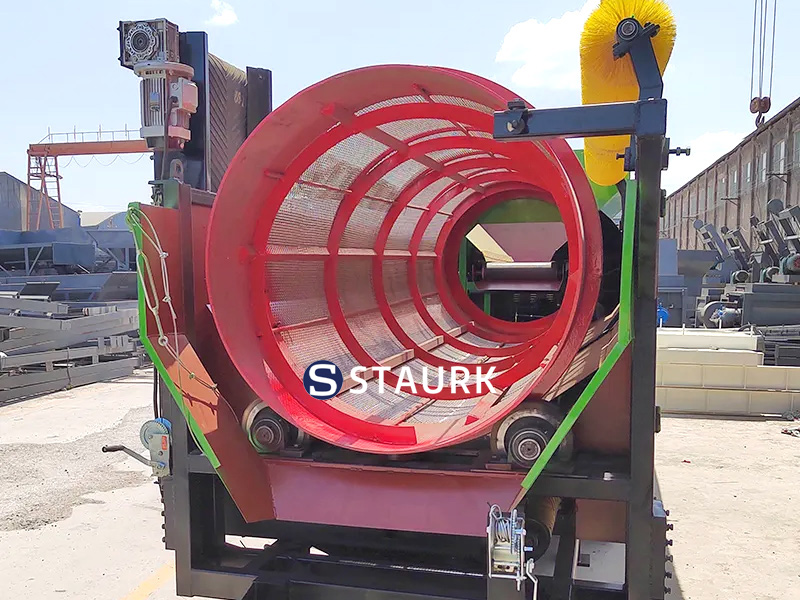 Compost screening machine