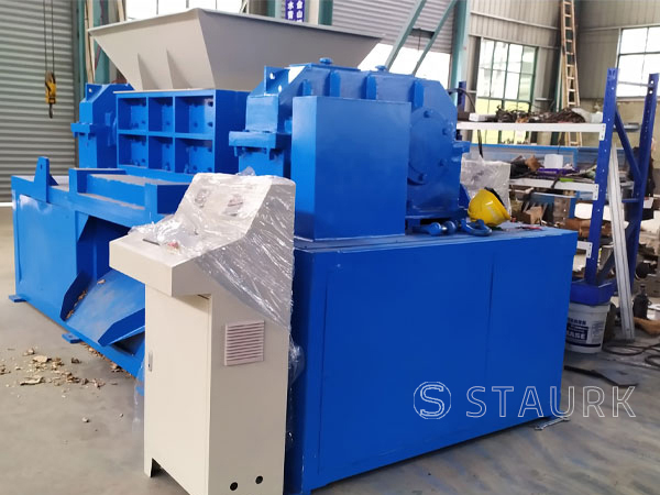 China Plastic shredding machine